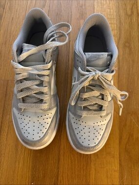 Nike Kids Light Gray Low-Top Sneakers